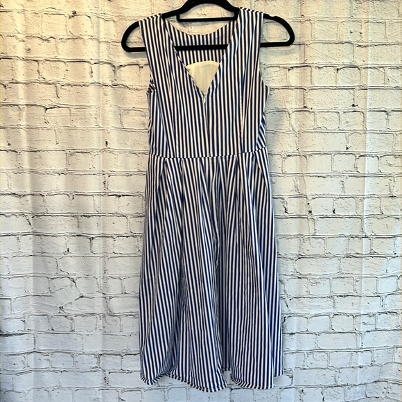 ⭐️ Blue pleated pinstripe tea length retro fit & flair sleeveless v zip back M - Picture 15 of 16